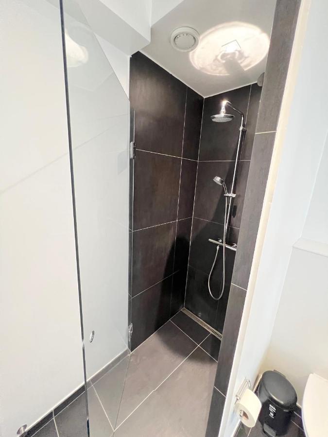 Amazing Near Tivoli Gardens & Hall Square Apartment