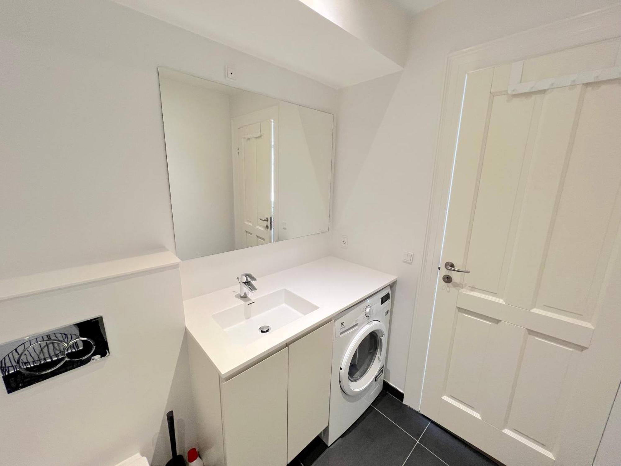 Amazing Near Tivoli Gardens & Hall Square Apartment *