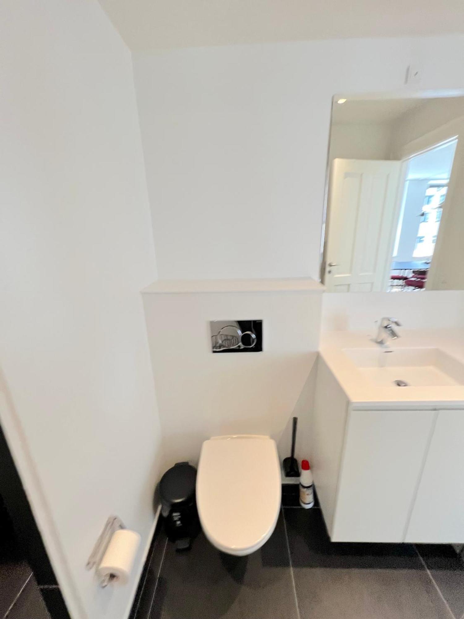 Amazing Near Tivoli Gardens & Hall Square Apartment